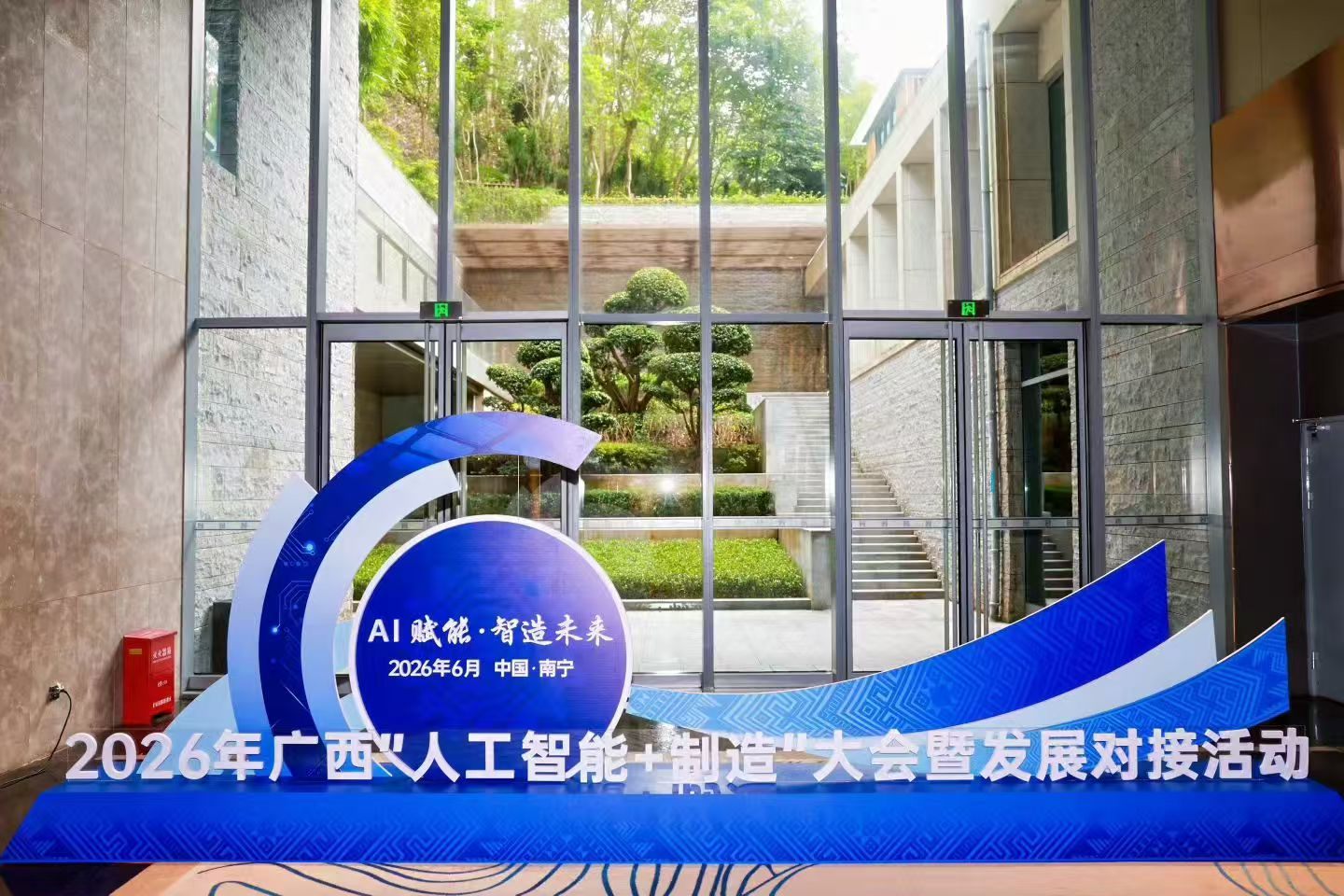 木制造型+PVC立体字+写真画面