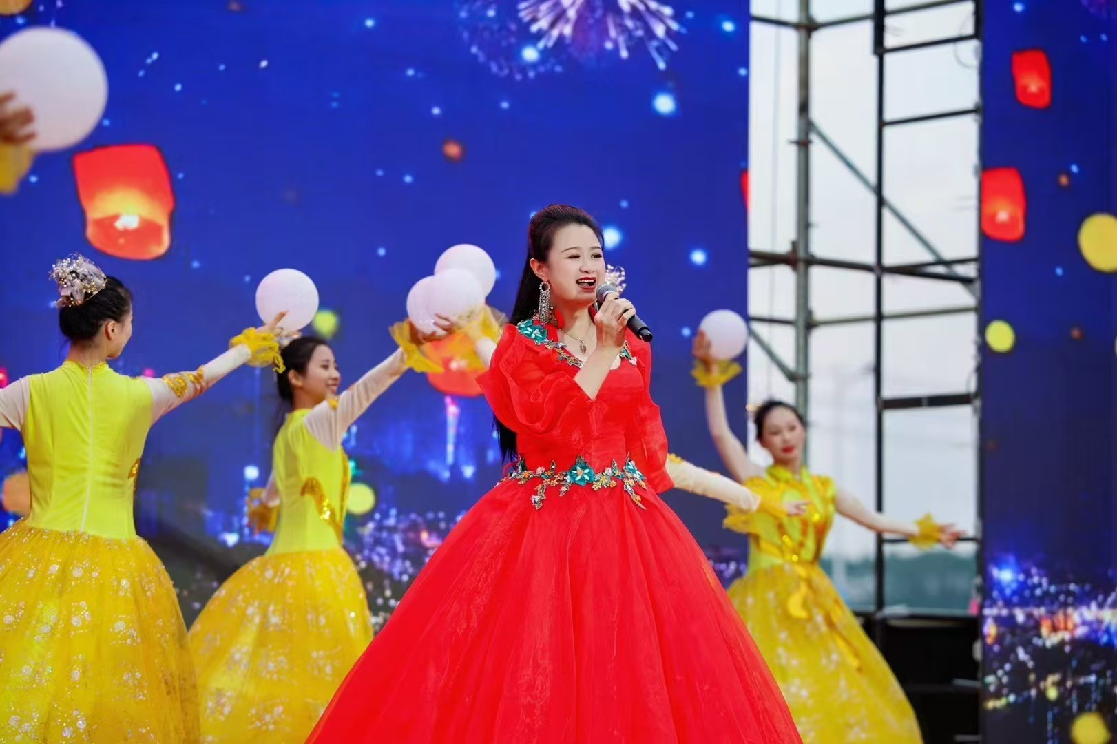 广西名族歌曲歌手